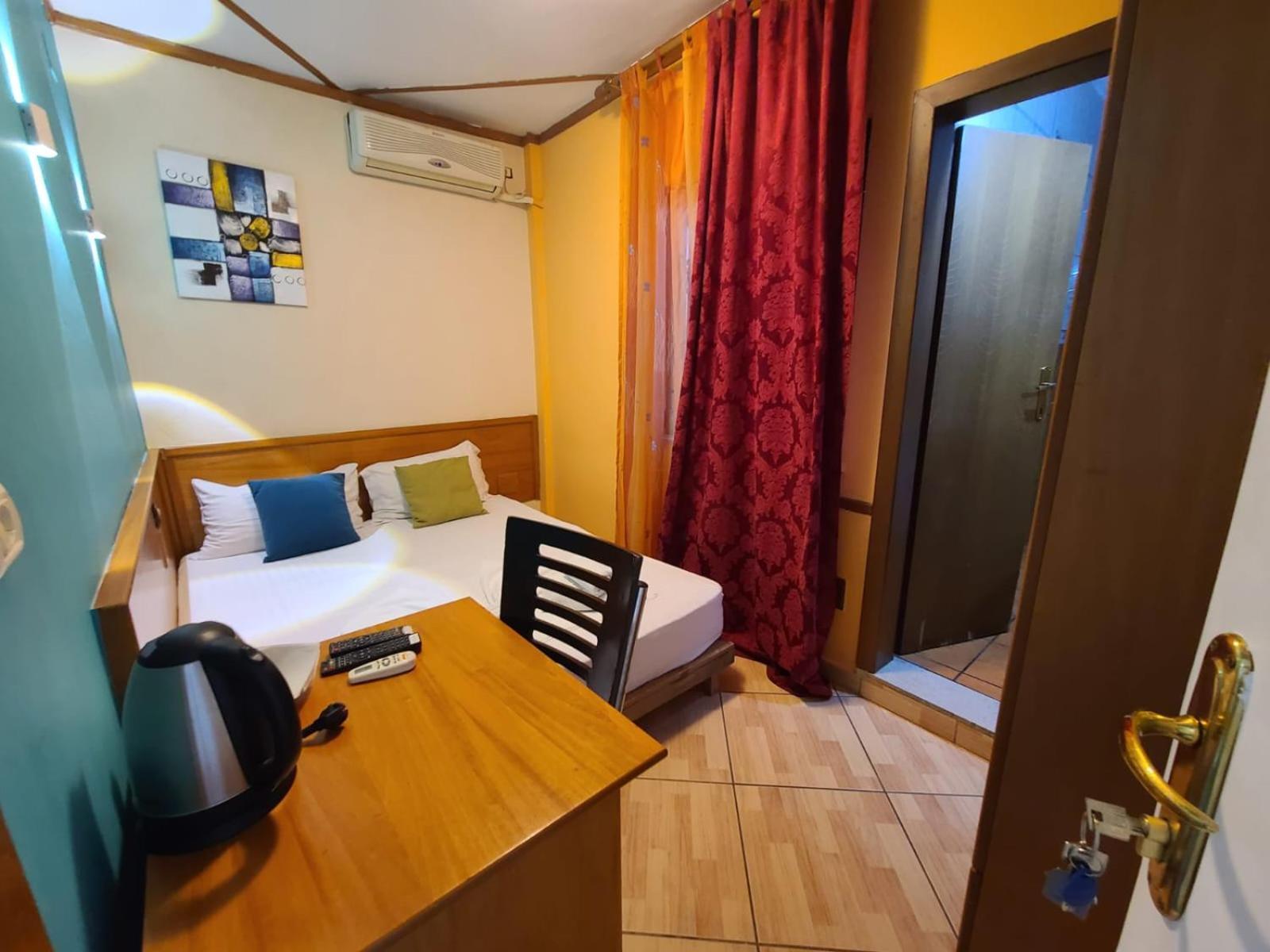 Quick Stop Hotel تيرانا المظهر الخارجي الصورة